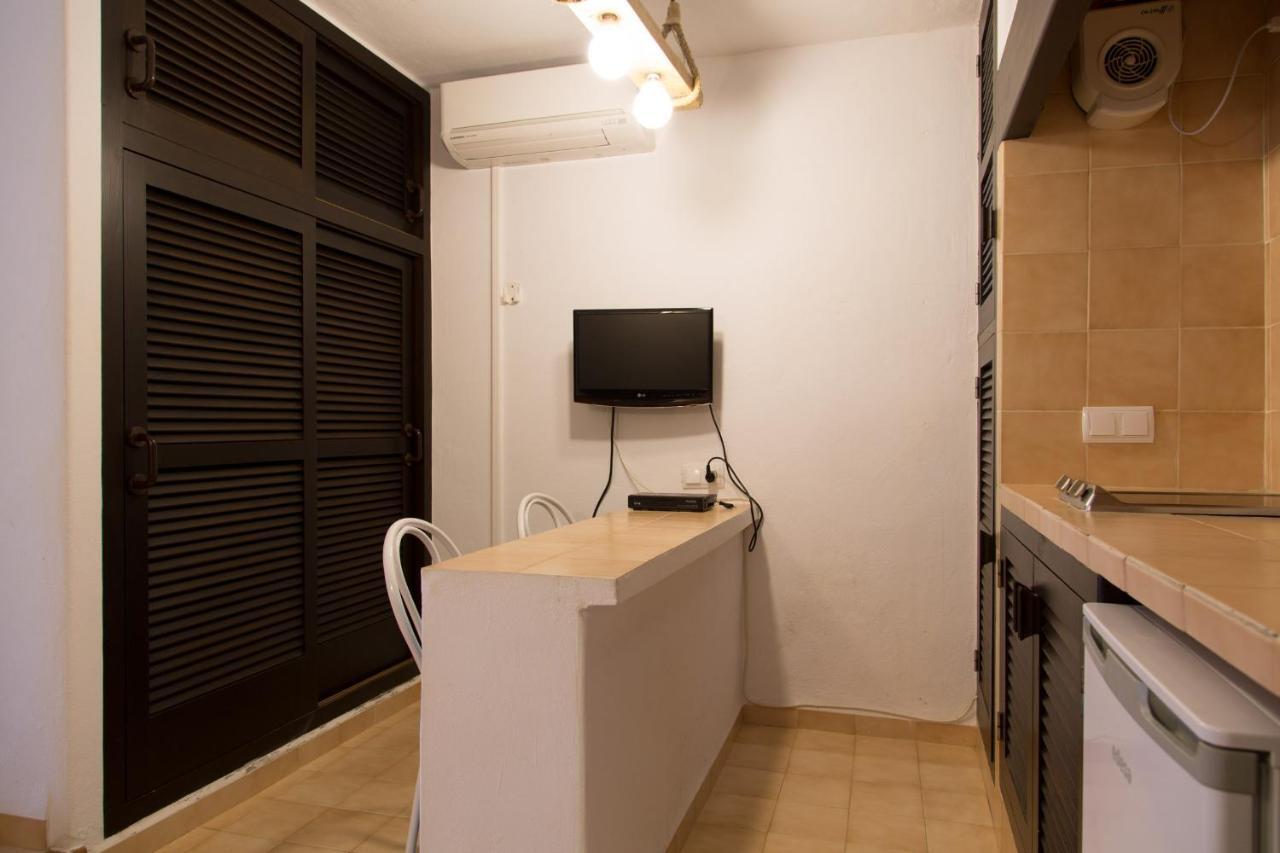 Apartamentos Noray Es Caló Exterior foto